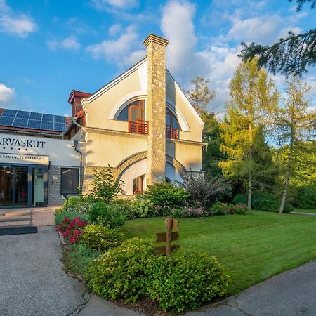 Szarvaskut Hotel Зирц Экстерьер фото