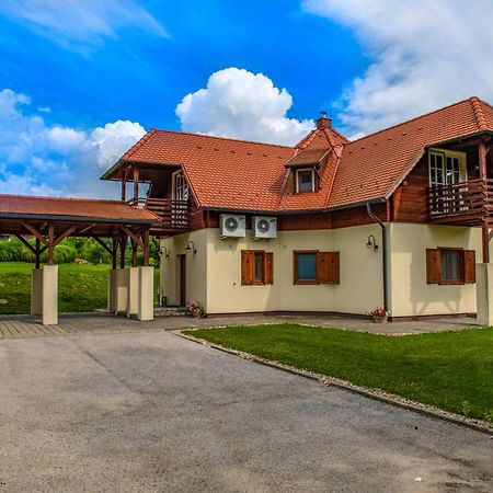 Szarvaskut Hotel Зирц Экстерьер фото