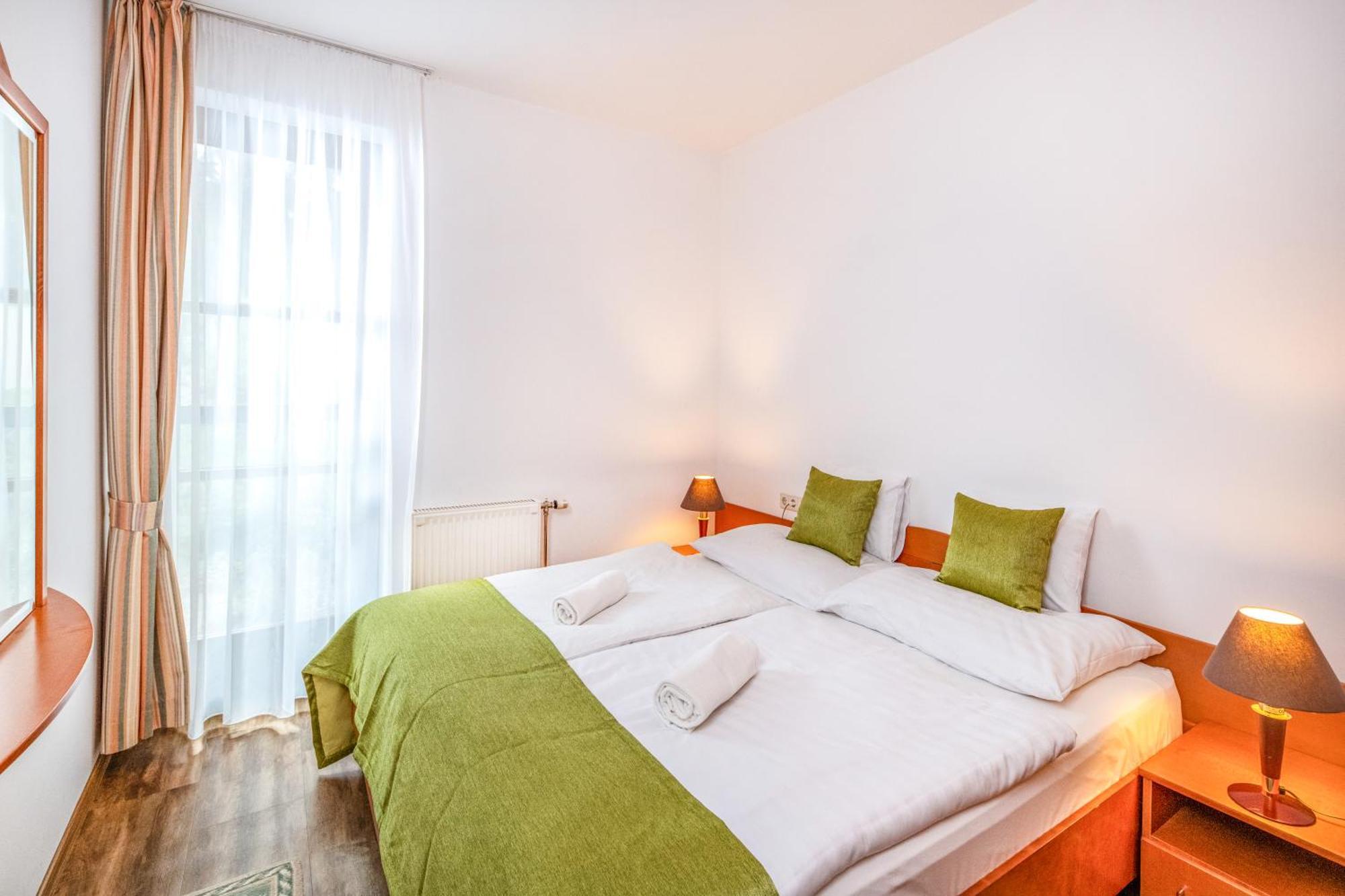 Szarvaskut Hotel Зирц Экстерьер фото