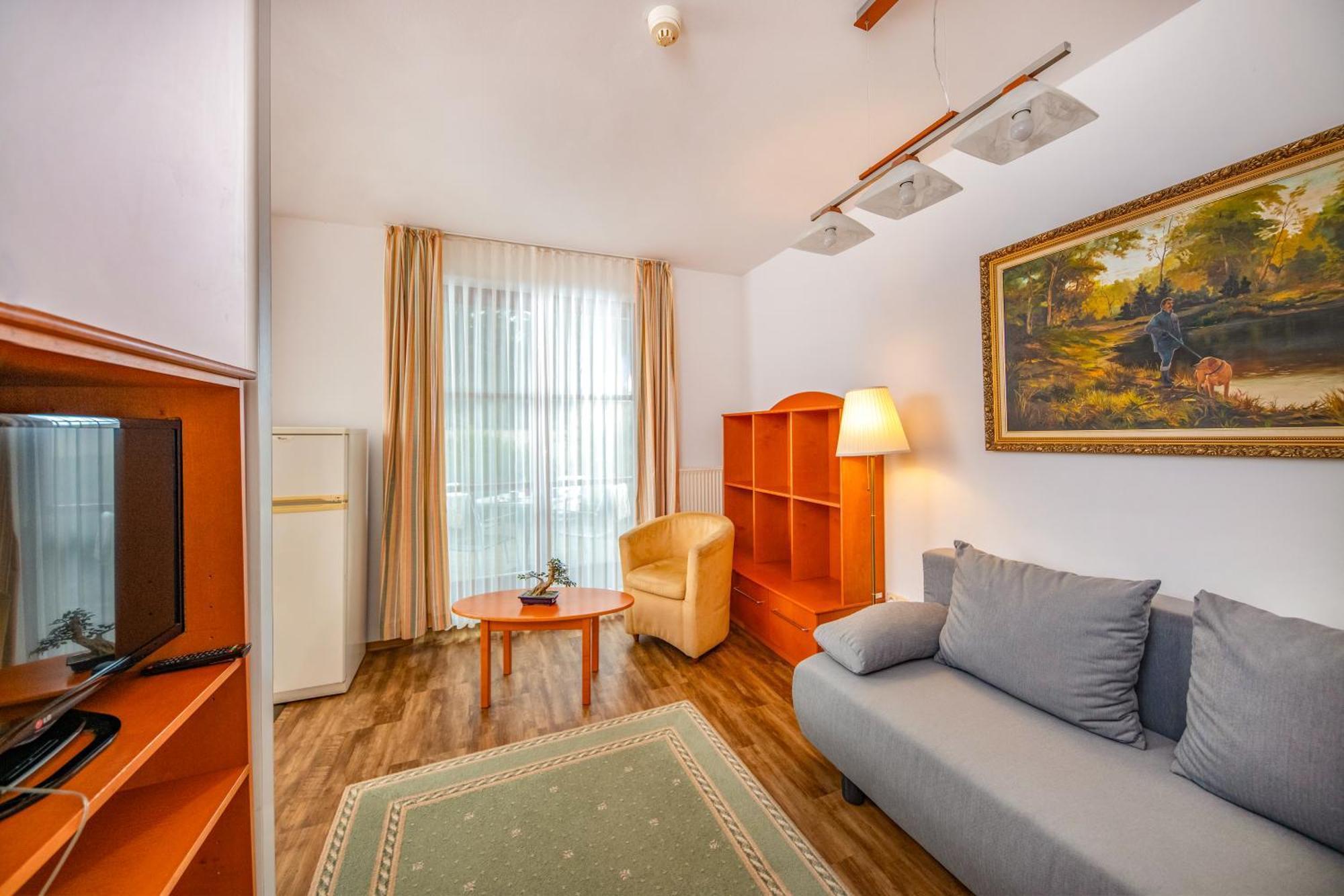 Szarvaskut Hotel Зирц Экстерьер фото