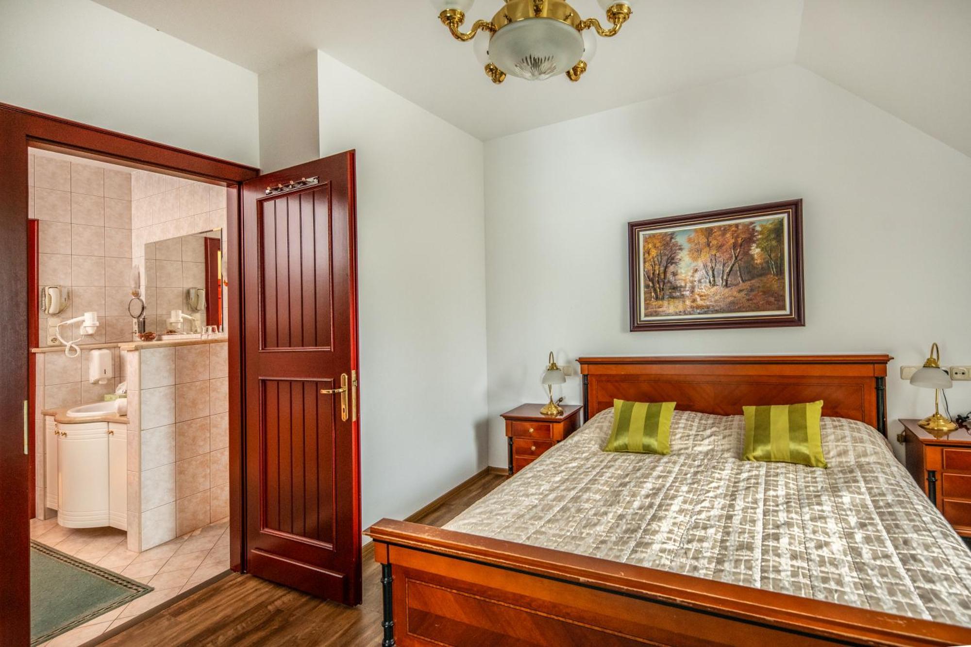 Szarvaskut Hotel Зирц Экстерьер фото