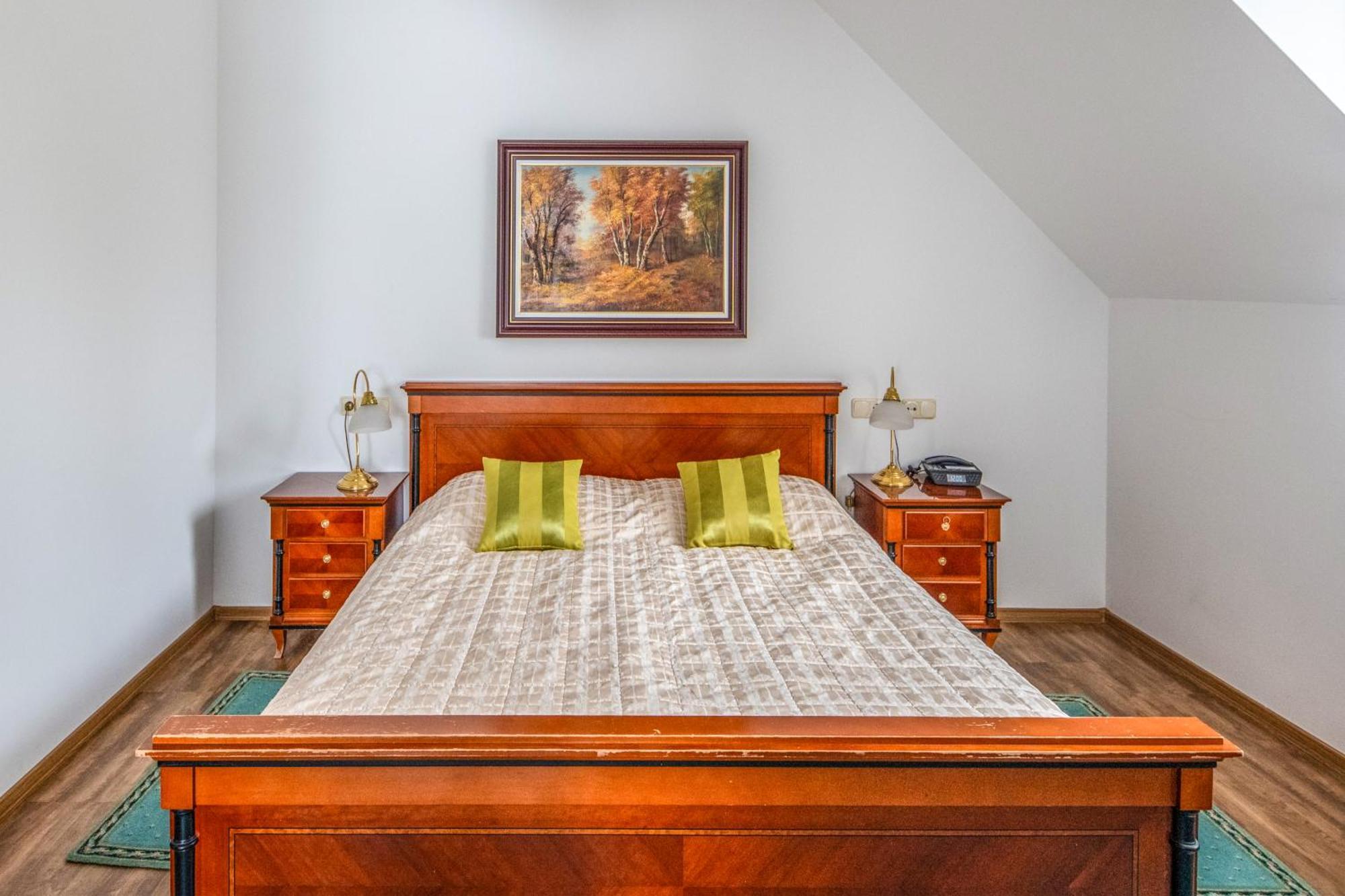 Szarvaskut Hotel Зирц Экстерьер фото