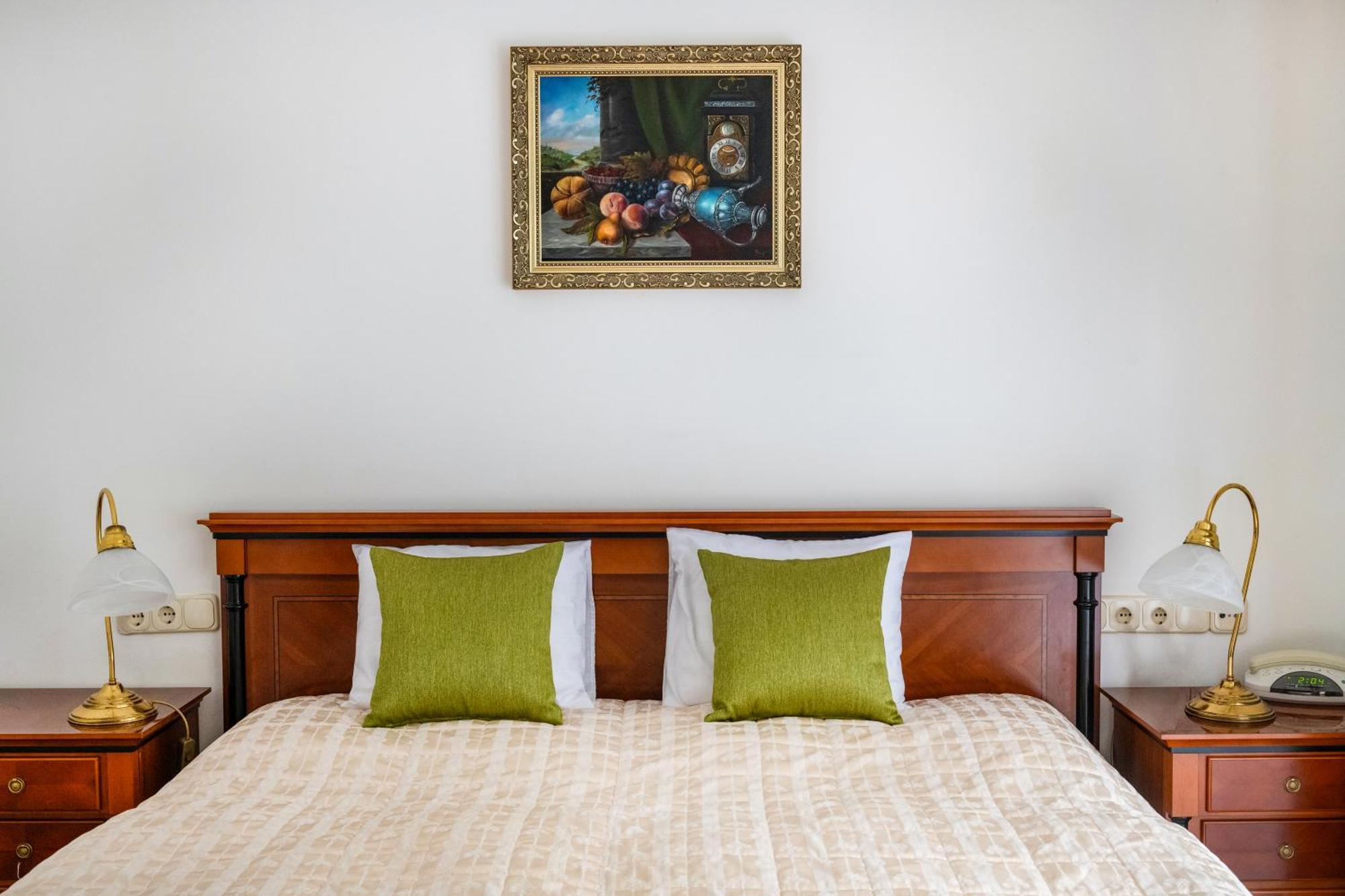 Szarvaskut Hotel Зирц Экстерьер фото