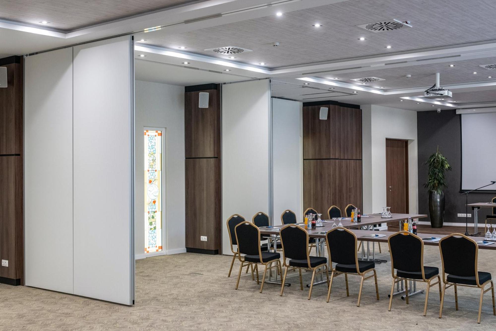 Szarvaskut Hotel Зирц Экстерьер фото