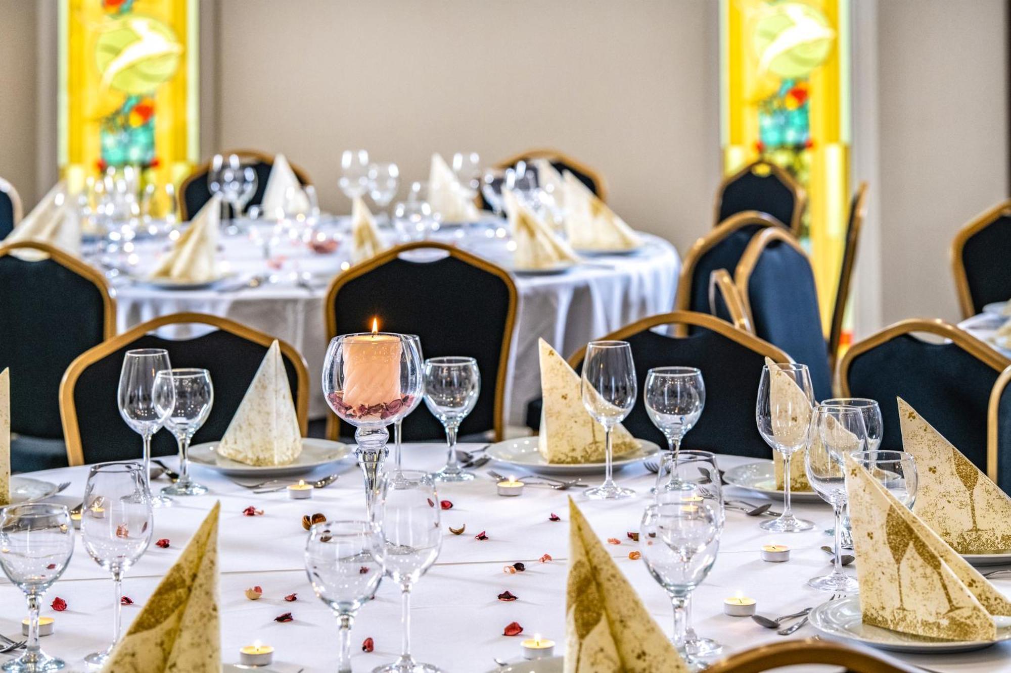 Szarvaskut Hotel Зирц Экстерьер фото