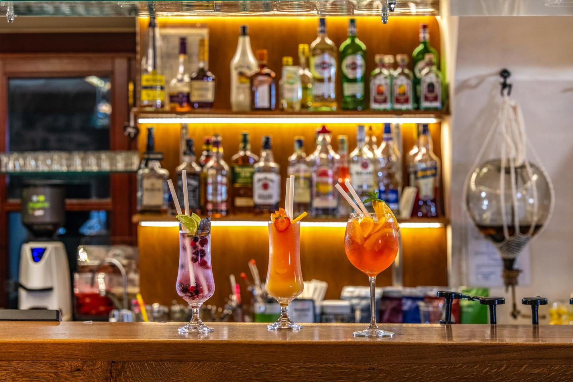 Szarvaskut Hotel Зирц Экстерьер фото