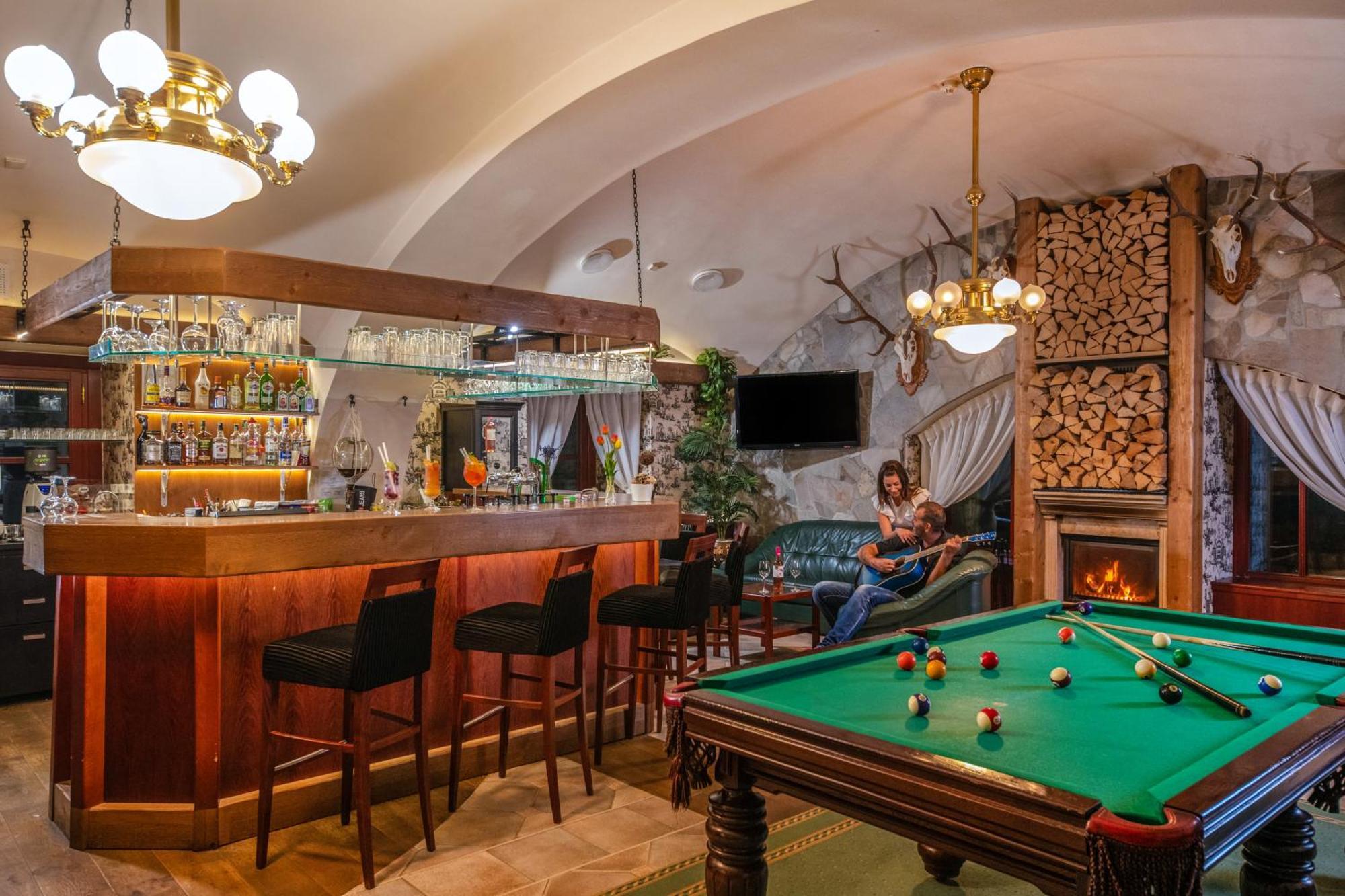 Szarvaskut Hotel Зирц Экстерьер фото