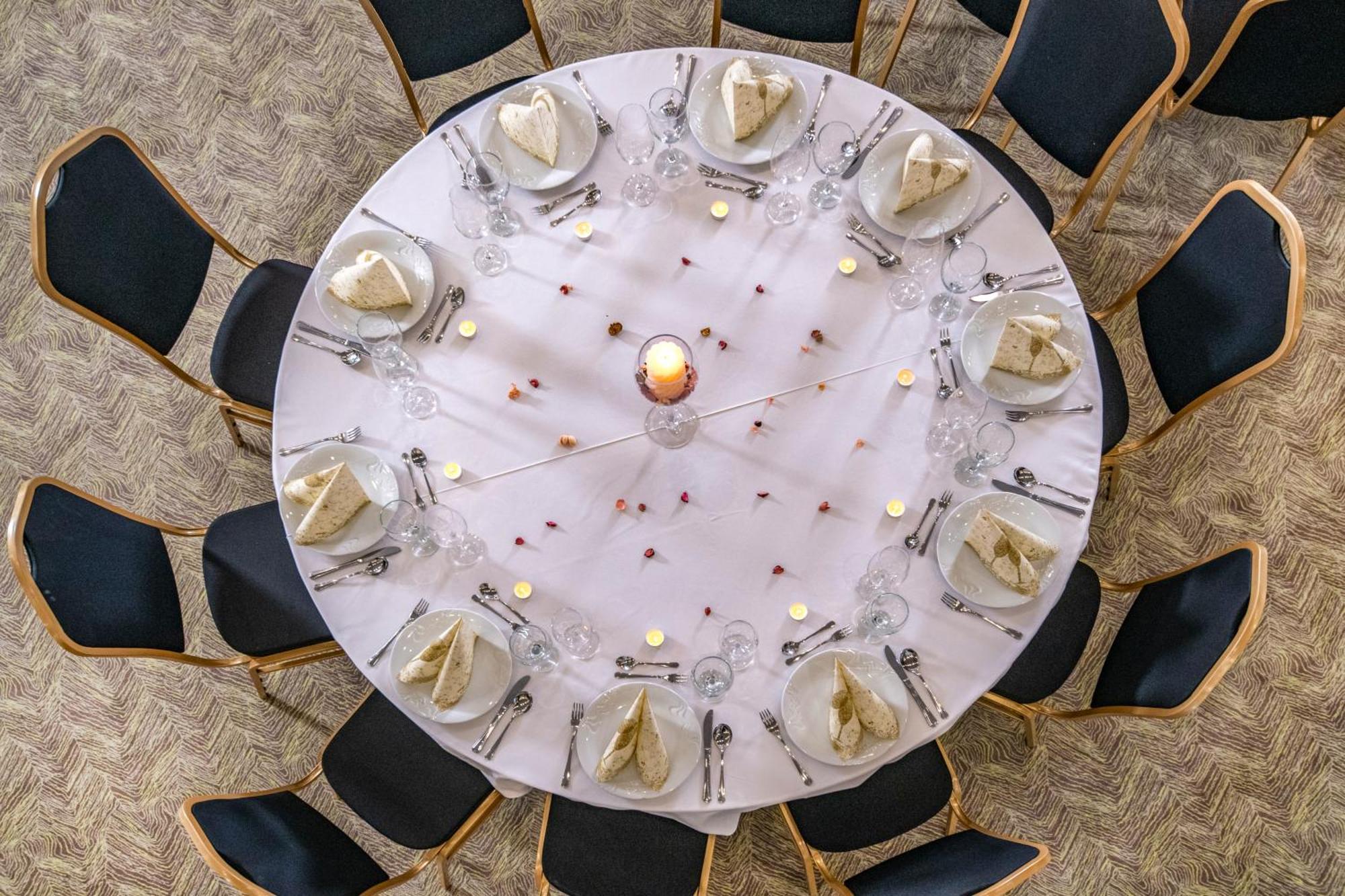 Szarvaskut Hotel Зирц Экстерьер фото