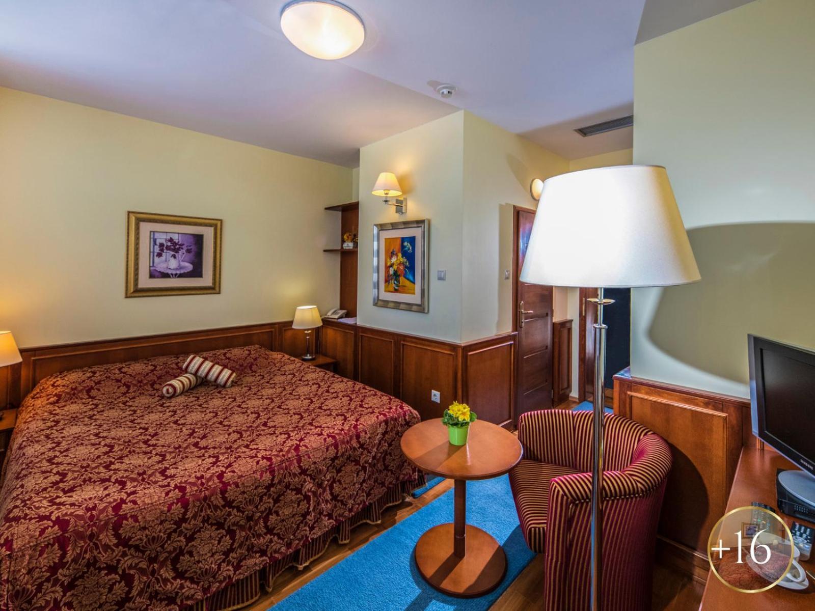 Szarvaskut Hotel Зирц Экстерьер фото