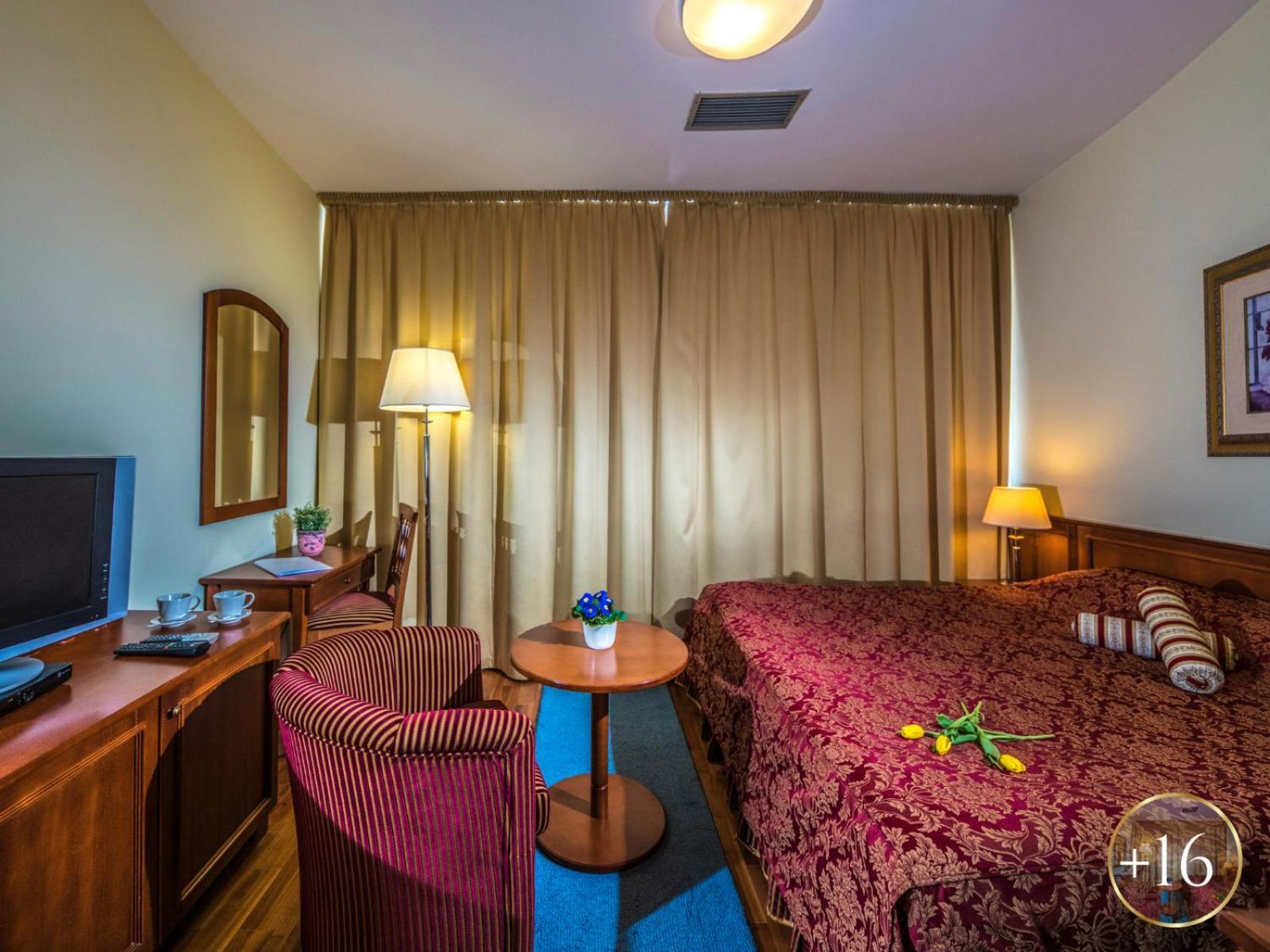 Szarvaskut Hotel Зирц Экстерьер фото