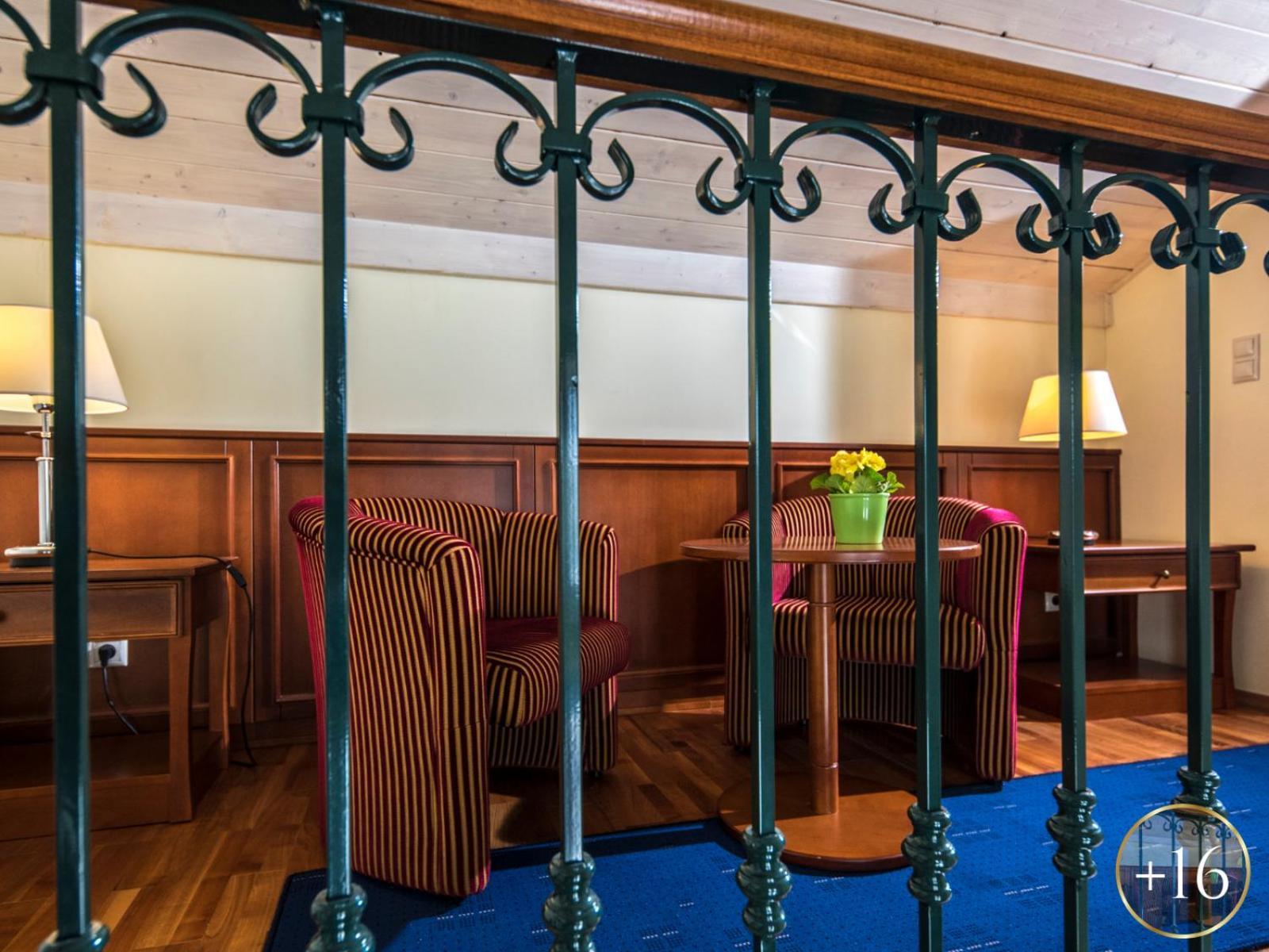 Szarvaskut Hotel Зирц Экстерьер фото