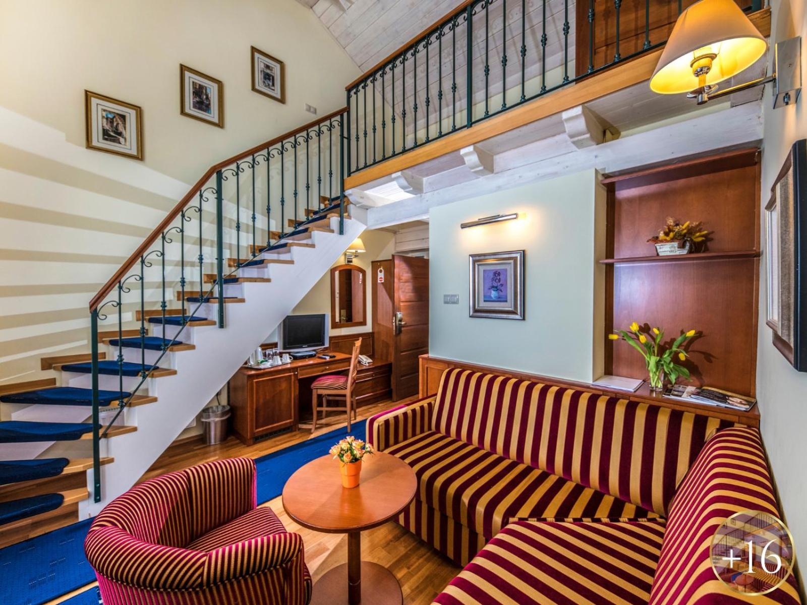 Szarvaskut Hotel Зирц Экстерьер фото