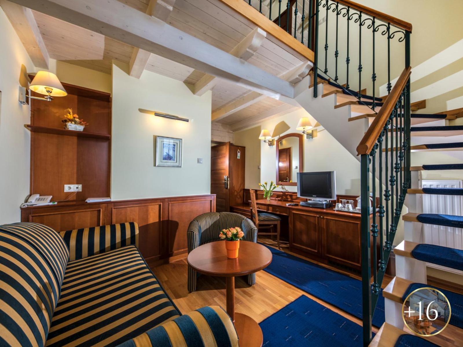 Szarvaskut Hotel Зирц Экстерьер фото