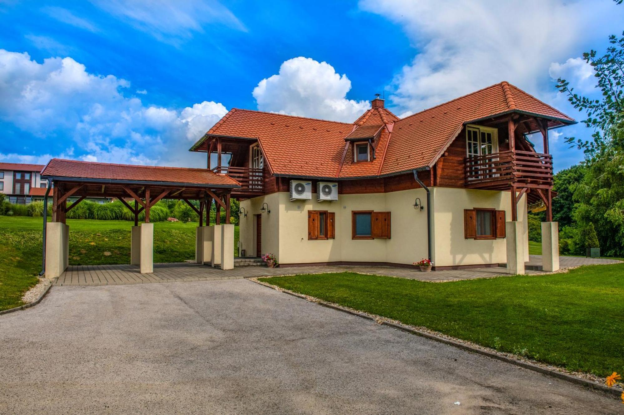Szarvaskut Hotel Зирц Экстерьер фото